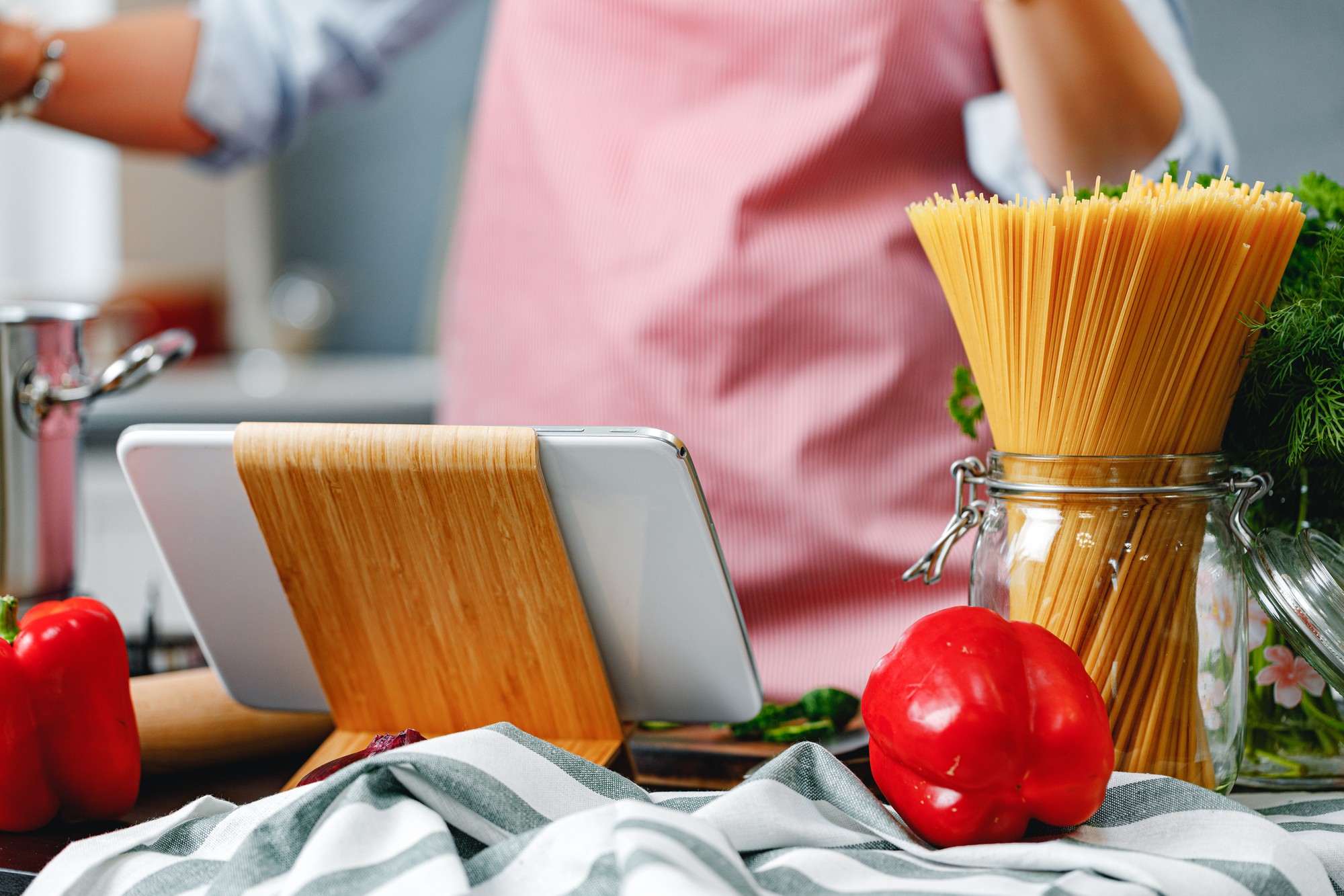 Cucina didattica con strumenti professionali